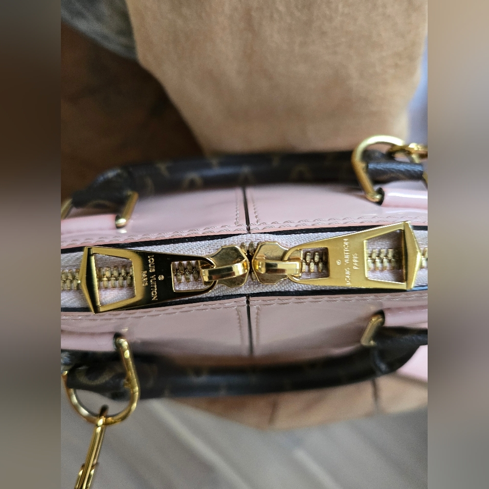 ✨✨SOLD✨✨ Louis Vuitton Patent Monogram Alma BB in Pink Rose Ballerine 2 Way Bag - Picture 5 of 13
